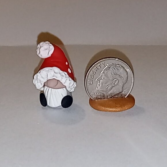 🎯 10 for $10 / Santa Gnome, Miniature Christmas Gnome Figure - Picture 2 of 3
